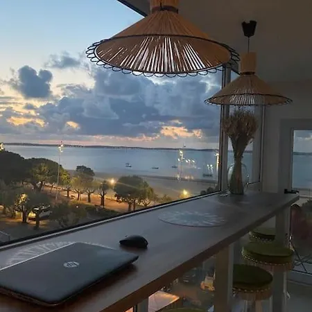 Claire Front De Superbe Vue Bassin Arcachón