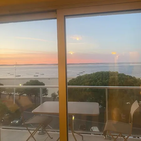 Claire Front De Superbe Vue Bassin